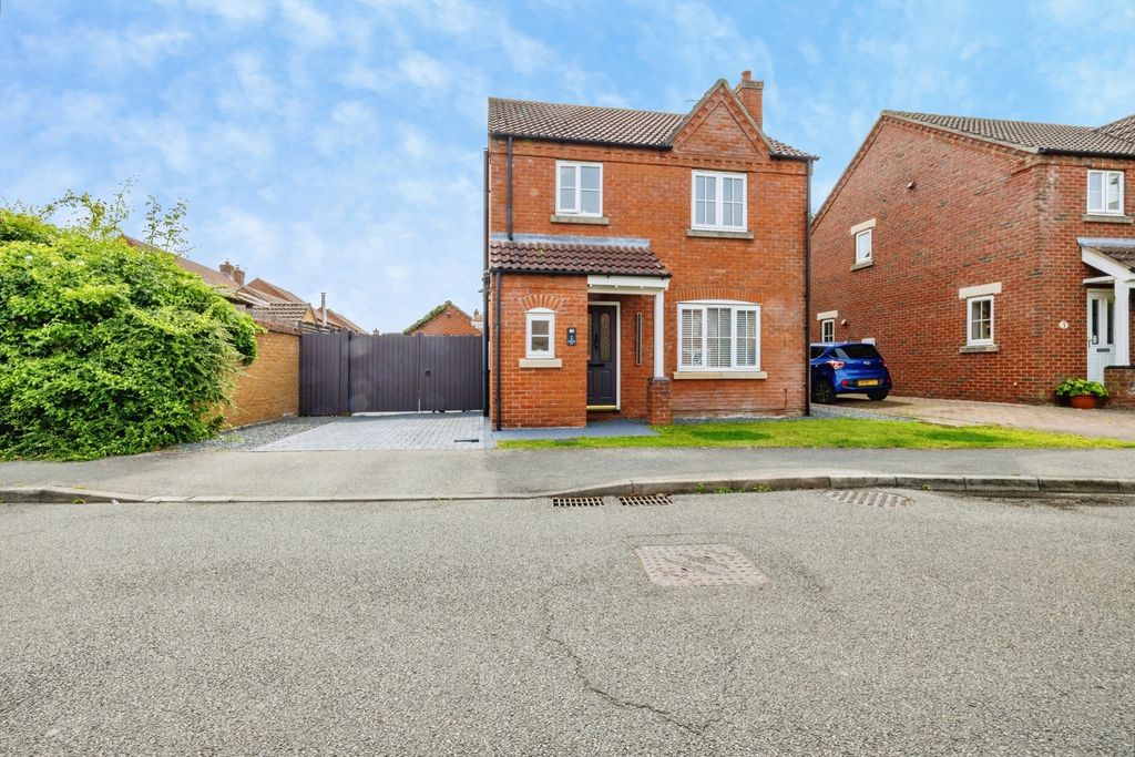 Property photo 1 of 18 Outside