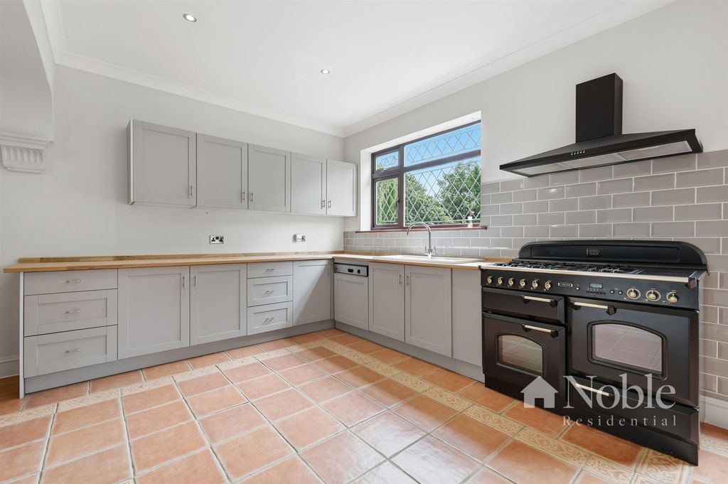 Property photo 2 of 40 Kitchen/Diner