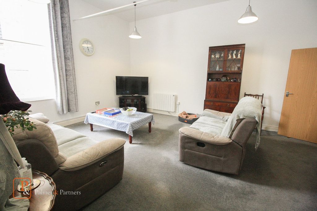 Property photo 2 of 16 Reception Room