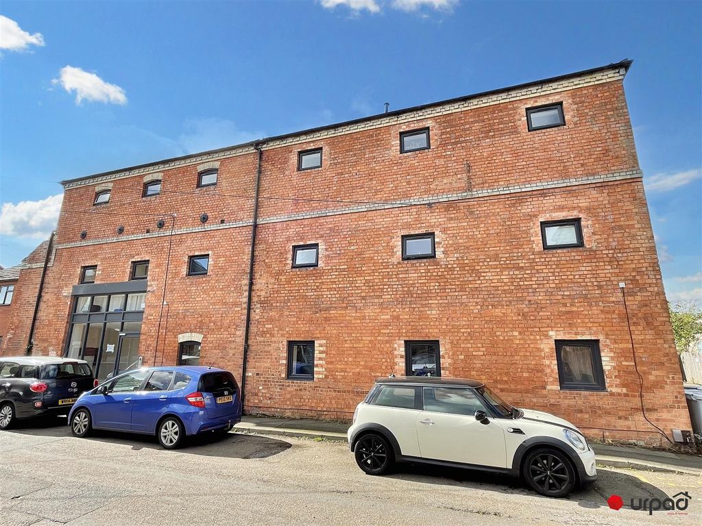 Property photo 1 of 12 Img-5082.Jpg