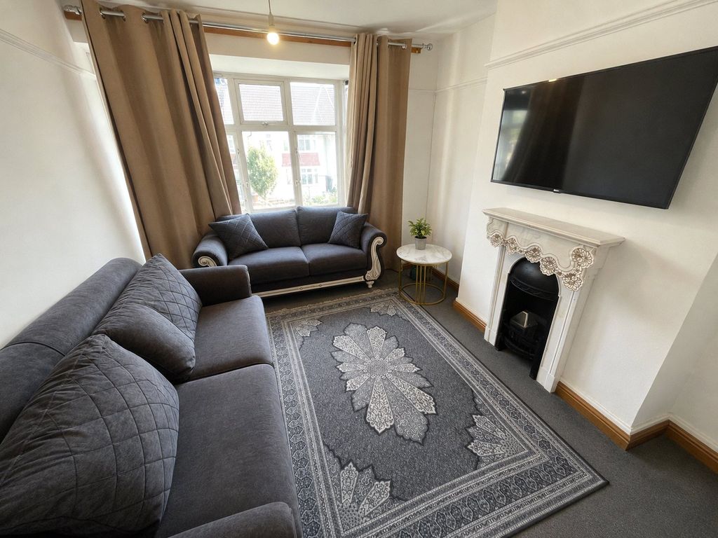 Property photo 2 of 6 Lounge