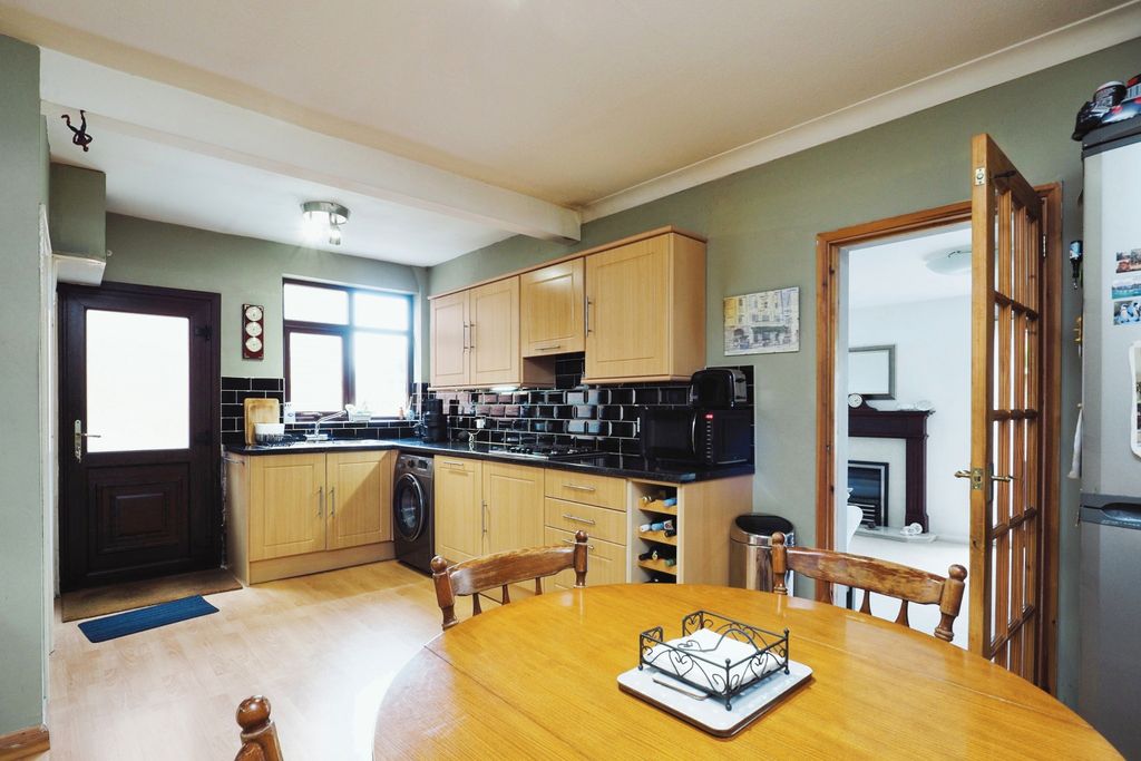 Property photo 3 of 18 Kitchen Diner