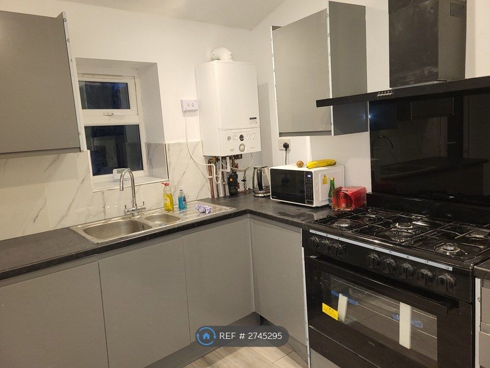 Property photo 3 of 7 Kitchen