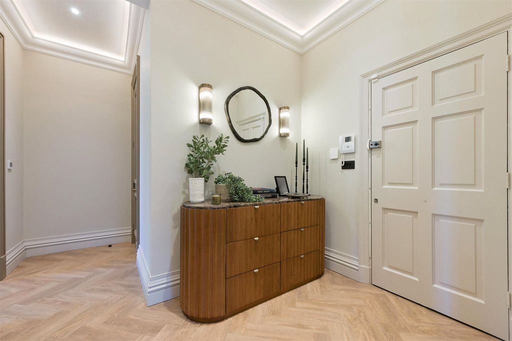 Property photo 2 of 36 Hallway