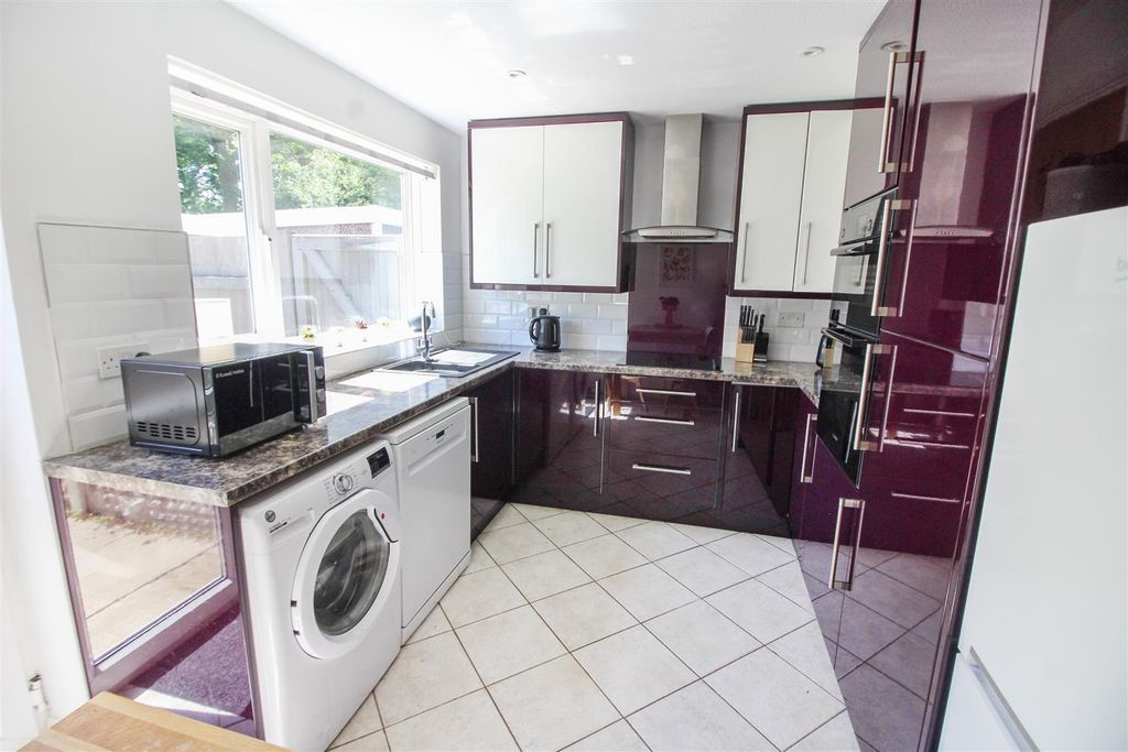 Property photo 2 of 16 Dining Kitchen