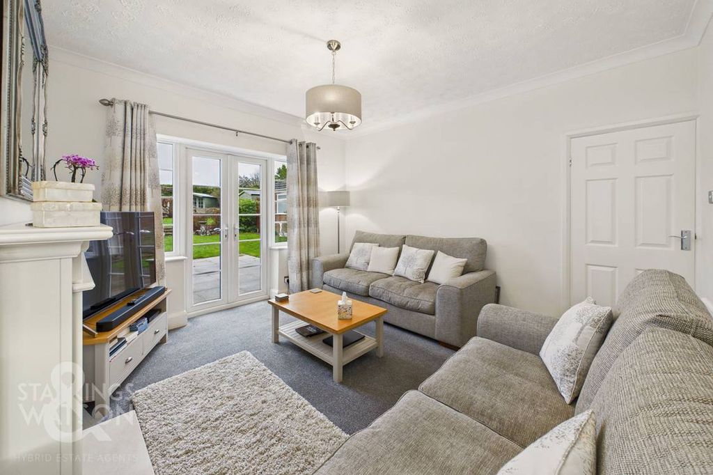 Property photo 2 of 27