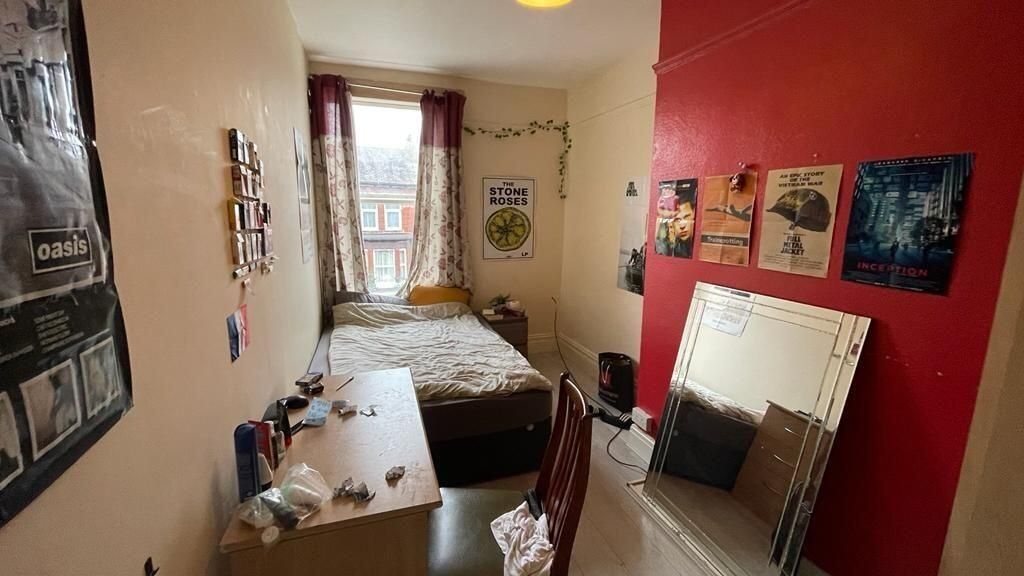 Property photo 1 of 9 A Cozy Double Bedroom Featuring A Comfortable Bed ...