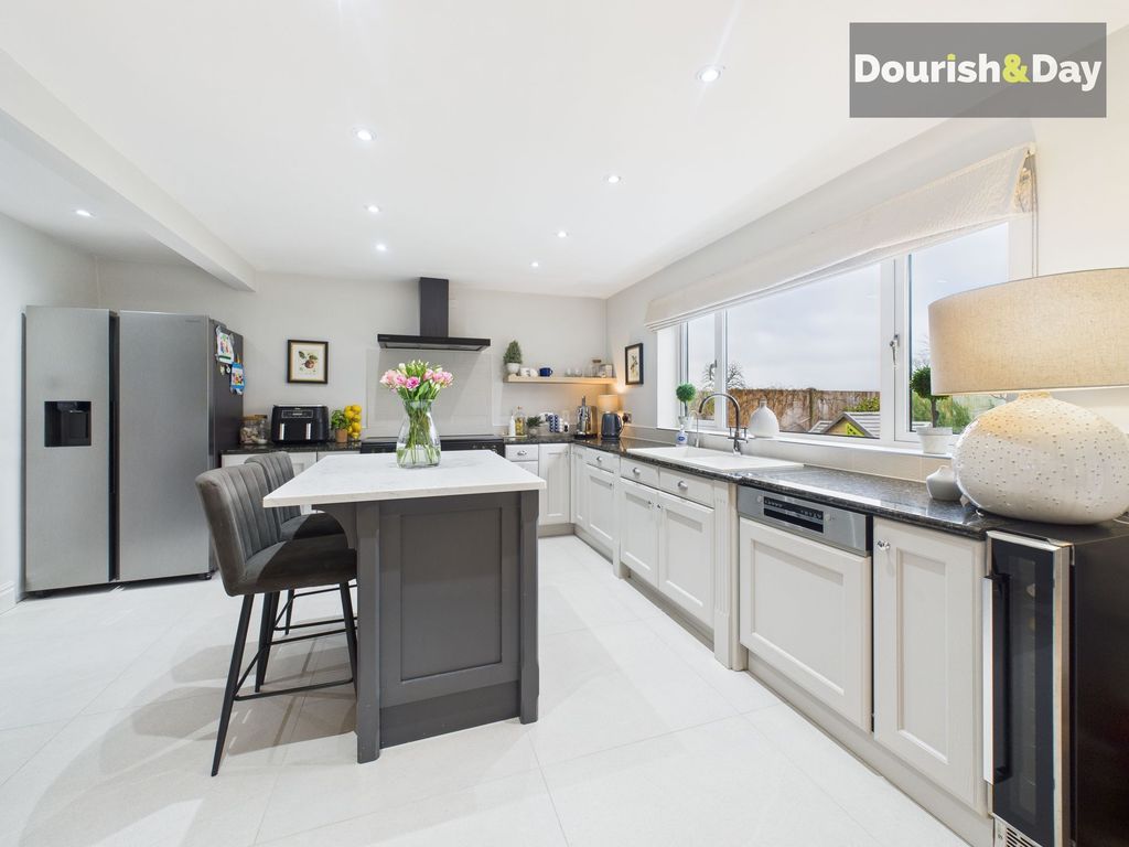 Property photo 2 of 29 Kitchen