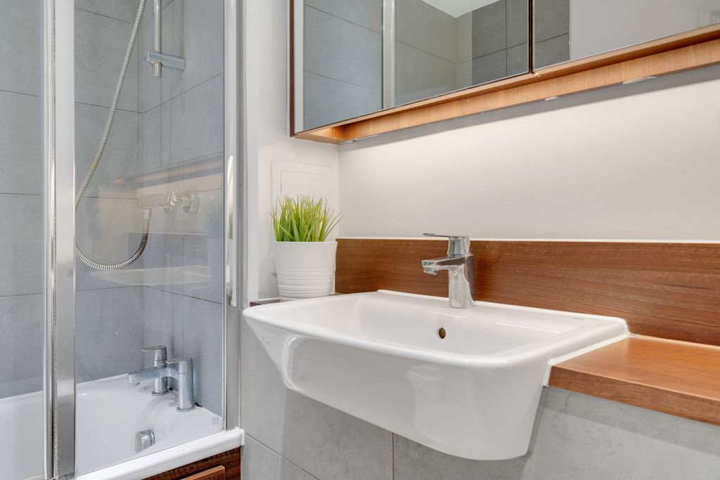 Property photo 2 of 3