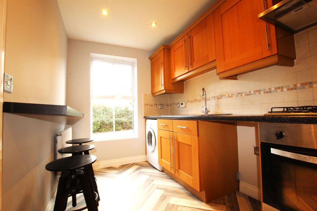 Property photo 2 of 34