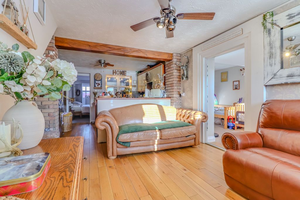 Property photo 3 of 16