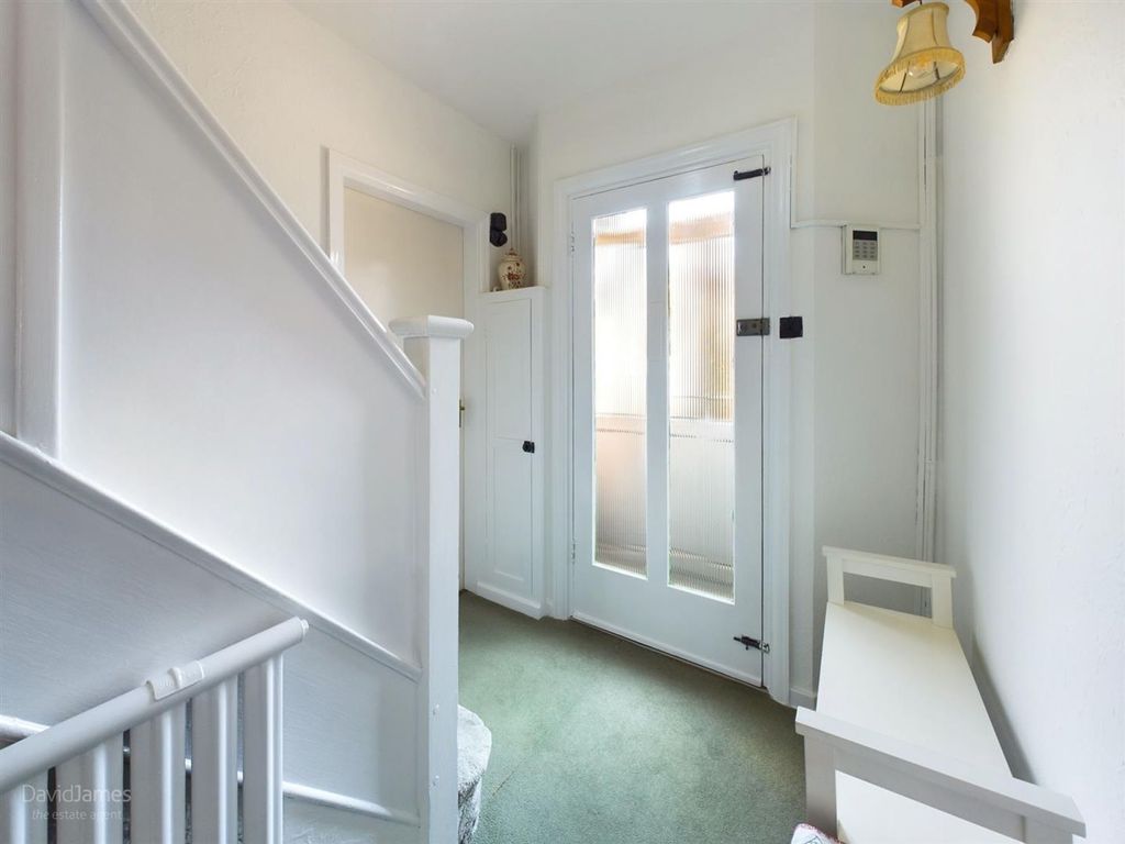 Property photo 2 of 19 Hallway