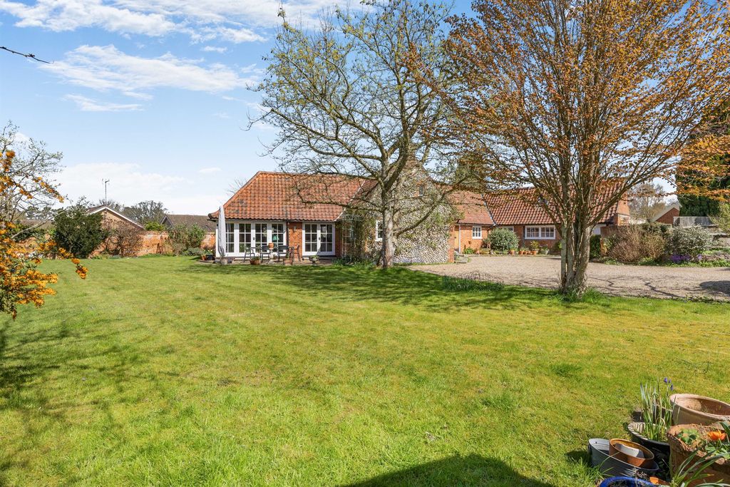 Property photo 3 of 17