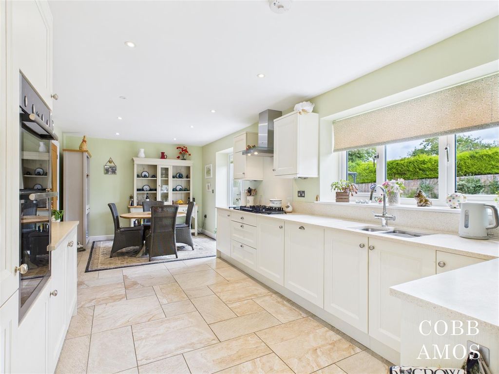 Property photo 3 of 36 Cam02803G0-Pr0195-Still025.Jpg