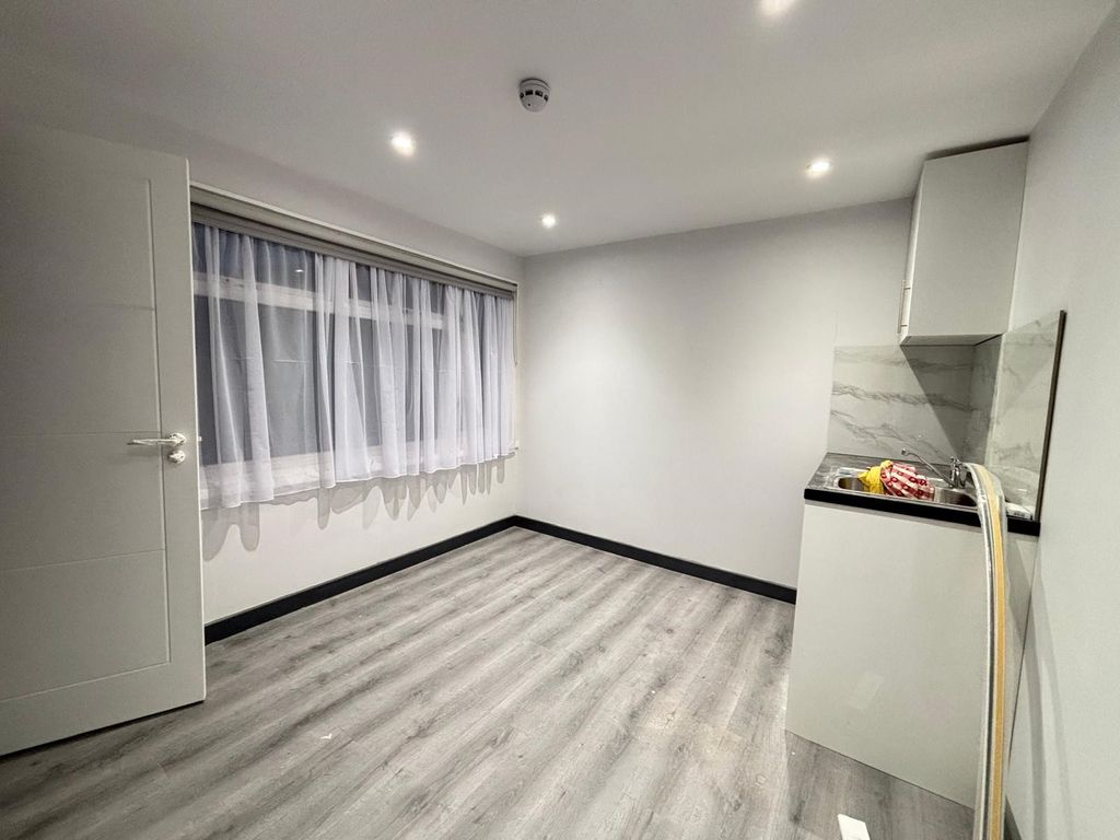 Property photo 1 of 5 Balcony