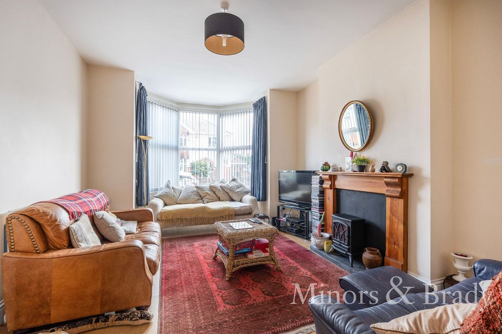 Property photo 3 of 25