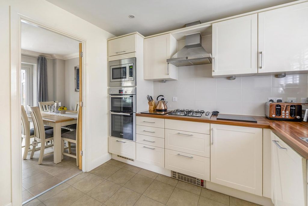 Property photo 2 of 18 Kitchen