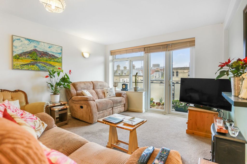 Property photo 2 of 18