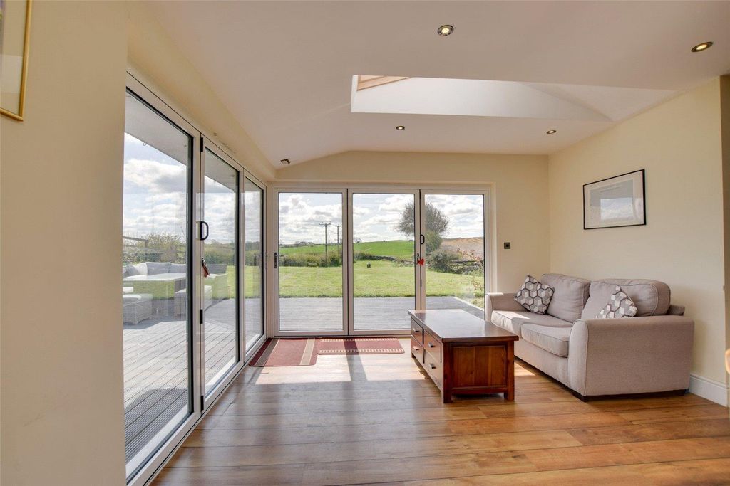 Property photo 3 of 18 Photo 5.Jpg