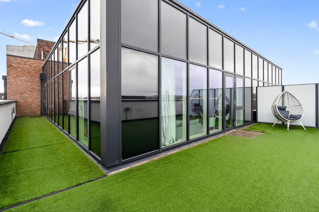 Property photo 2 of 18