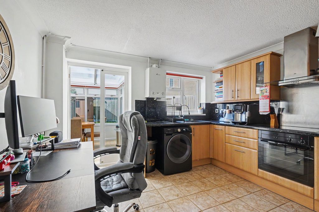 Property photo 2 of 39