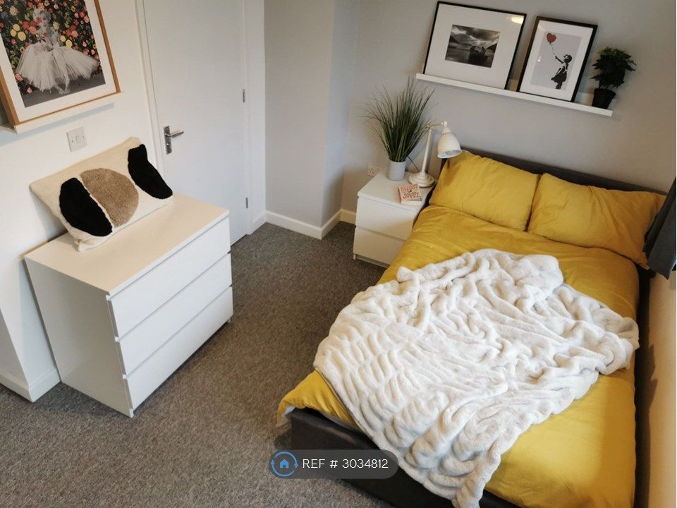 Property photo 2 of 7 Room 5: Spacious Double En-Suite Room