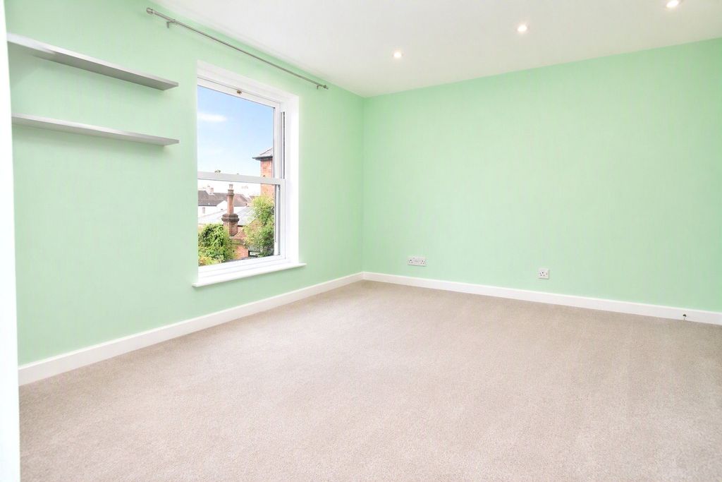 Property photo 2 of 8 Picture No. 13
