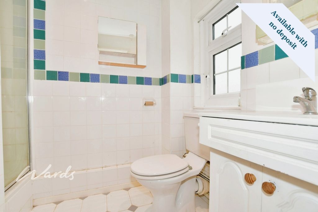 Property photo 3 of 11 Bathroom