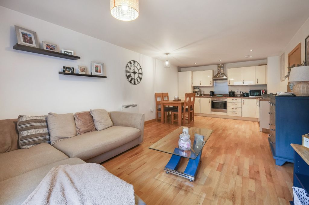 Property photo 3 of 8 4912606