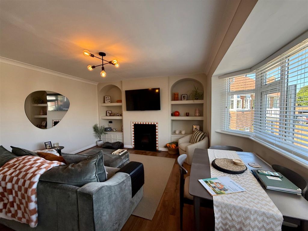 Property photo 2 of 20 Lounge 2.Jpg