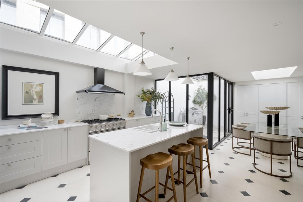 Property photo 3 of 35 Maskells-7 Victoria Gardens-6_Hi.Jpg