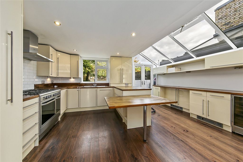 Property photo 2 of 18 Picture No. 34