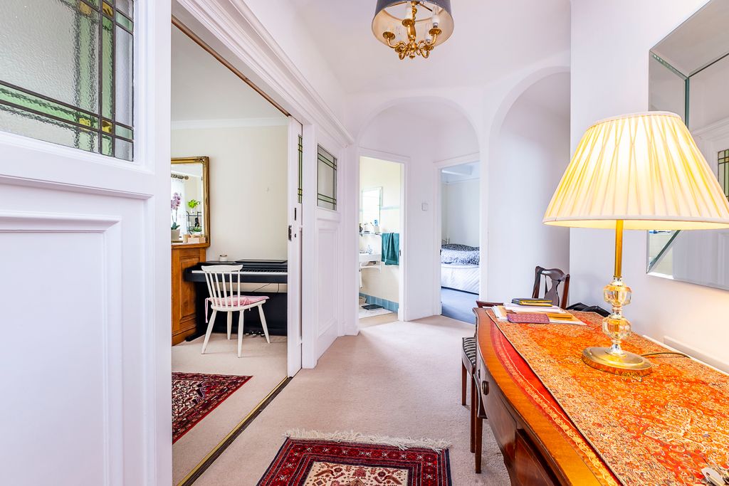 Property photo 3 of 11