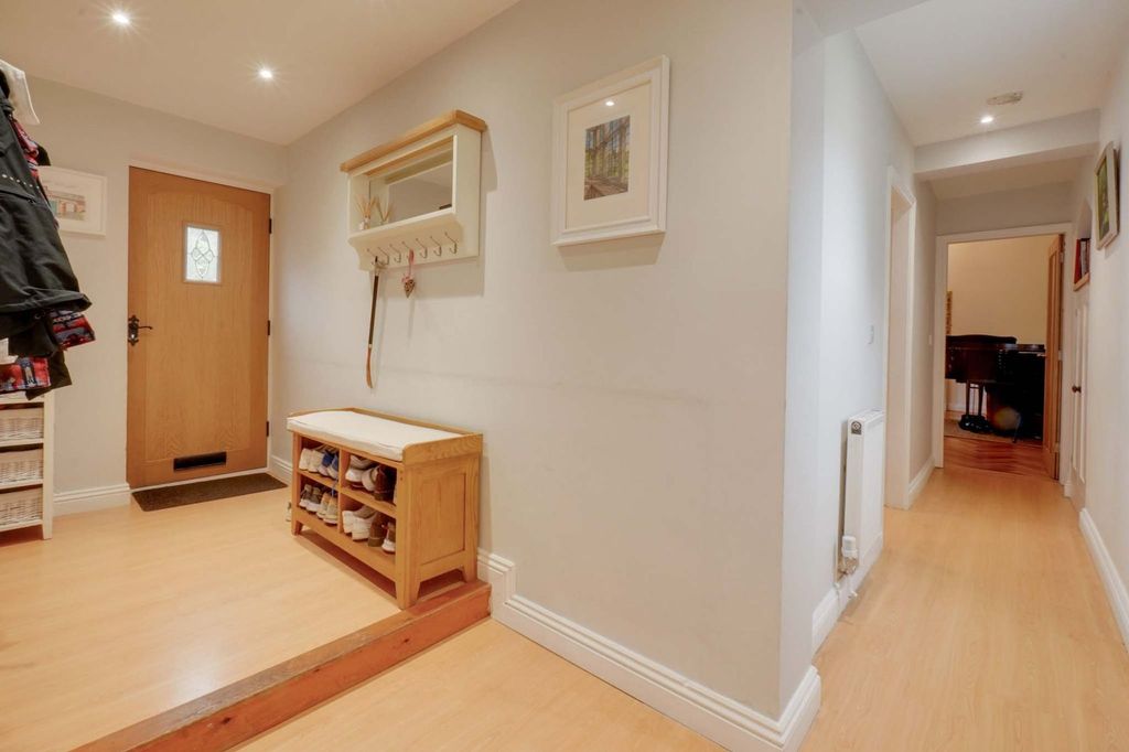 Property photo 2 of 28