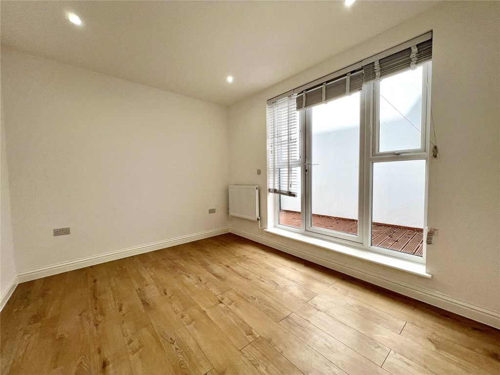 Property photo 3 of 9 Bedroom