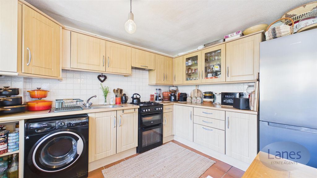 Property photo 3 of 10 Cam02479G0-Pr0074-Still008.Jpg