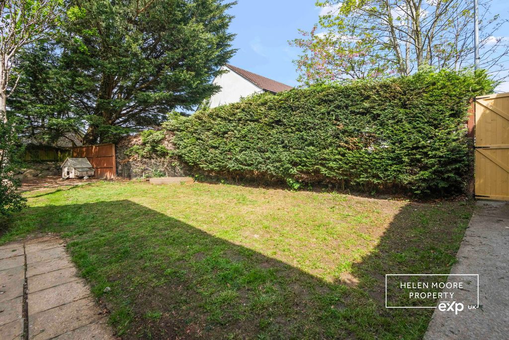 Property photo 3 of 12