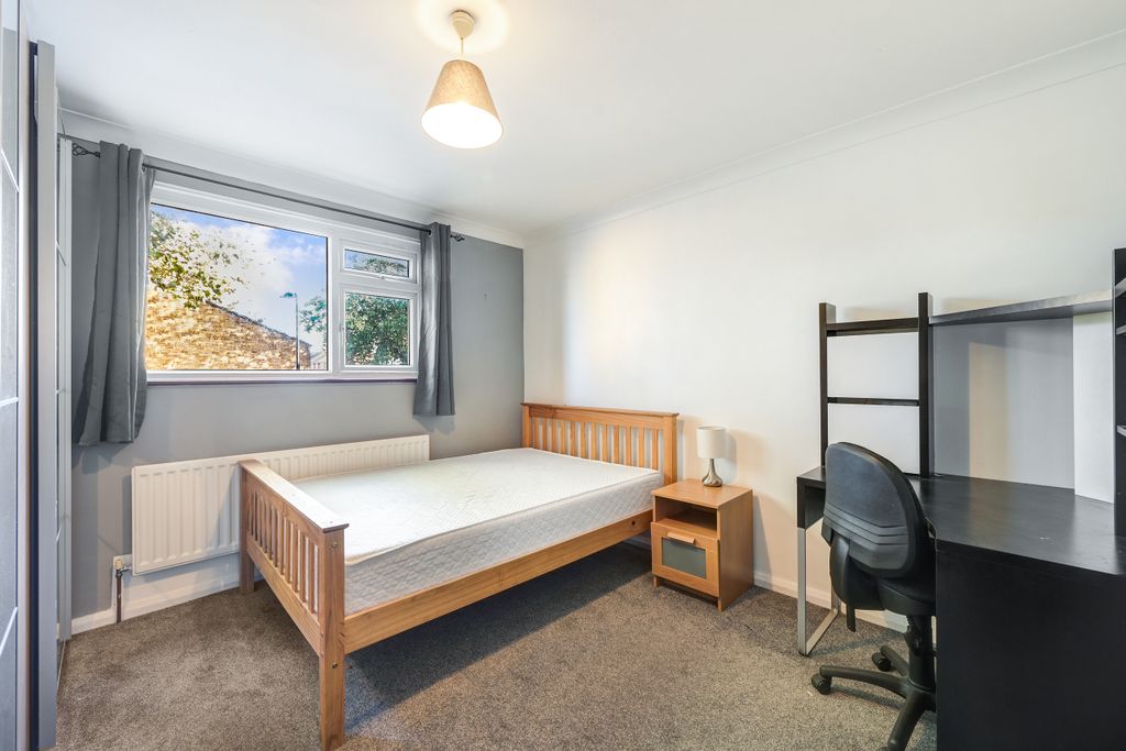 Property photo 3 of 9 Bedroom