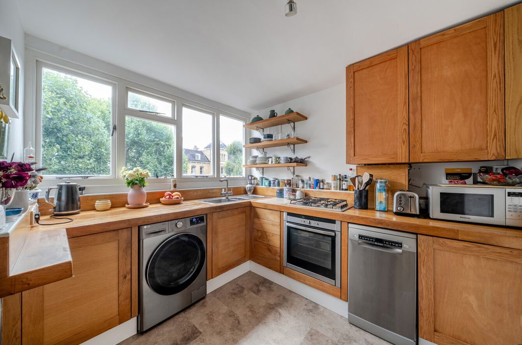 Property photo 2 of 16 1513686-2-1A09045...