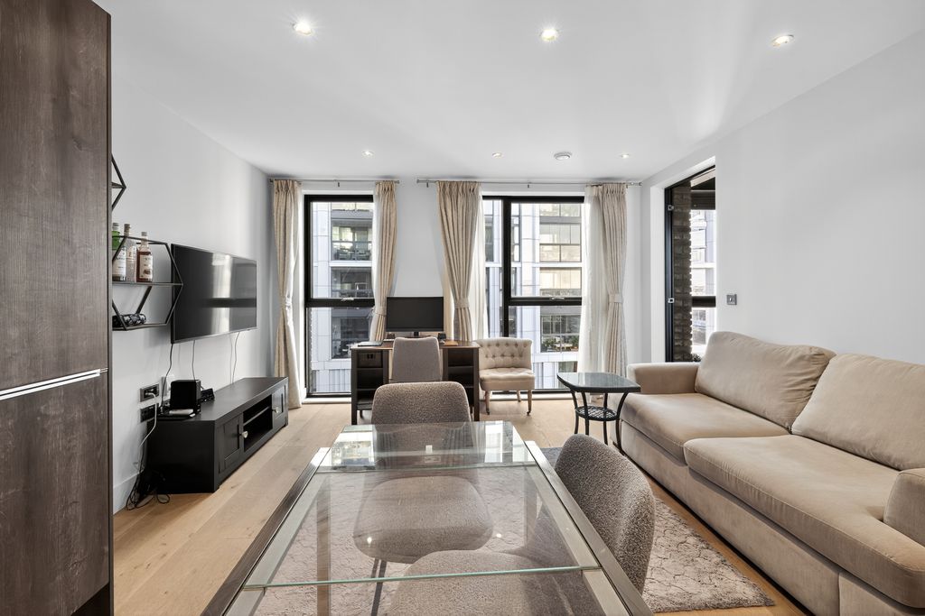 Property photo 3 of 21