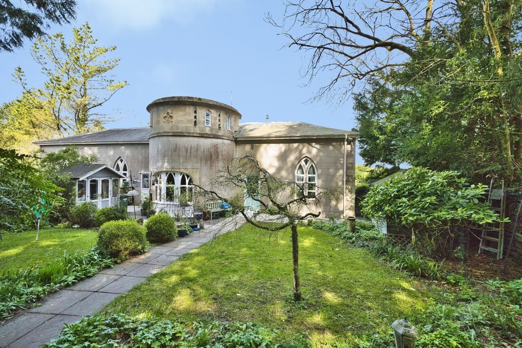 Property photo 2 of 15 Front View