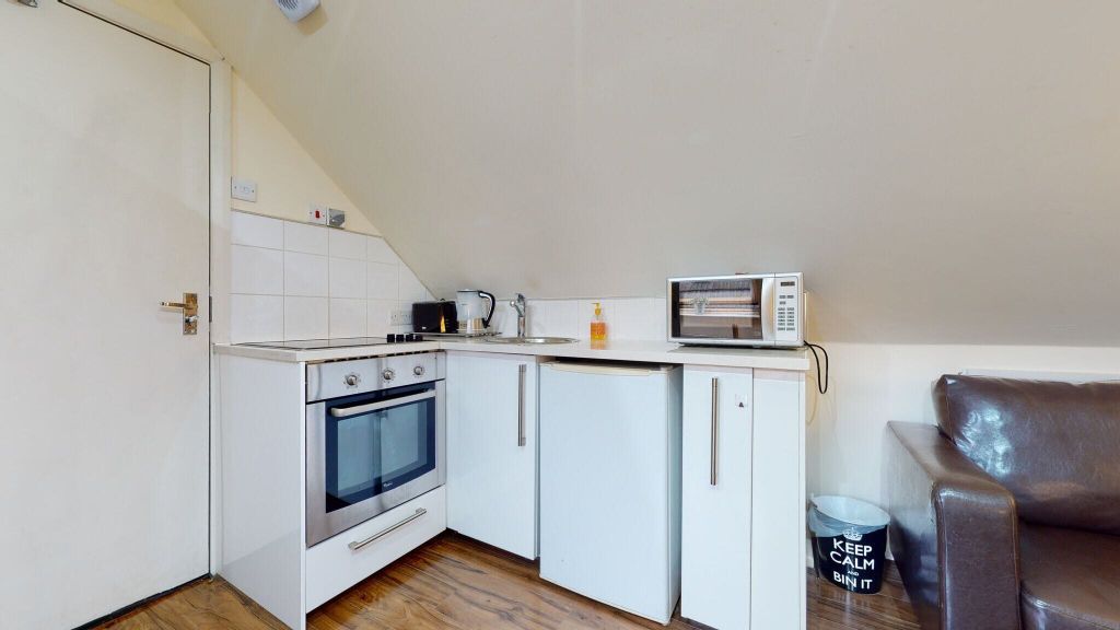 Property photo 2 of 7 Kitchen