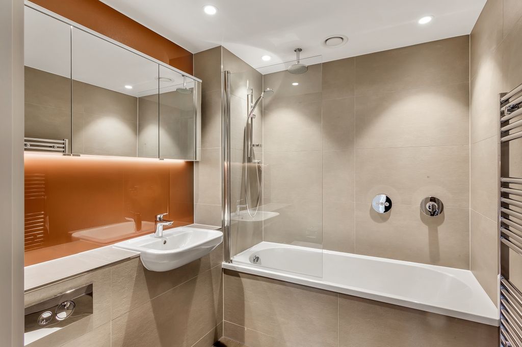 Property photo 3 of 12 Bathroom - Fiftyseve