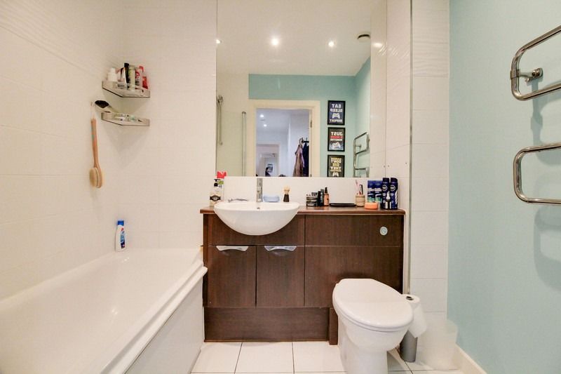 2 bed flat for saleThe Icon, Southernhay, Basildon, Essex SS14 photo 5