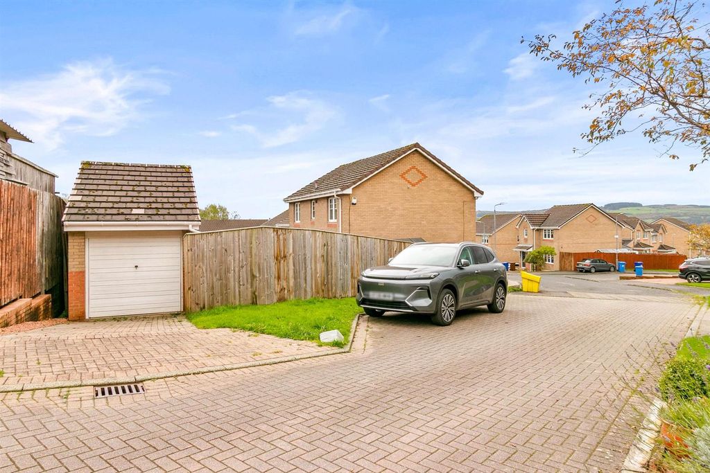 Property photo 2 of 36