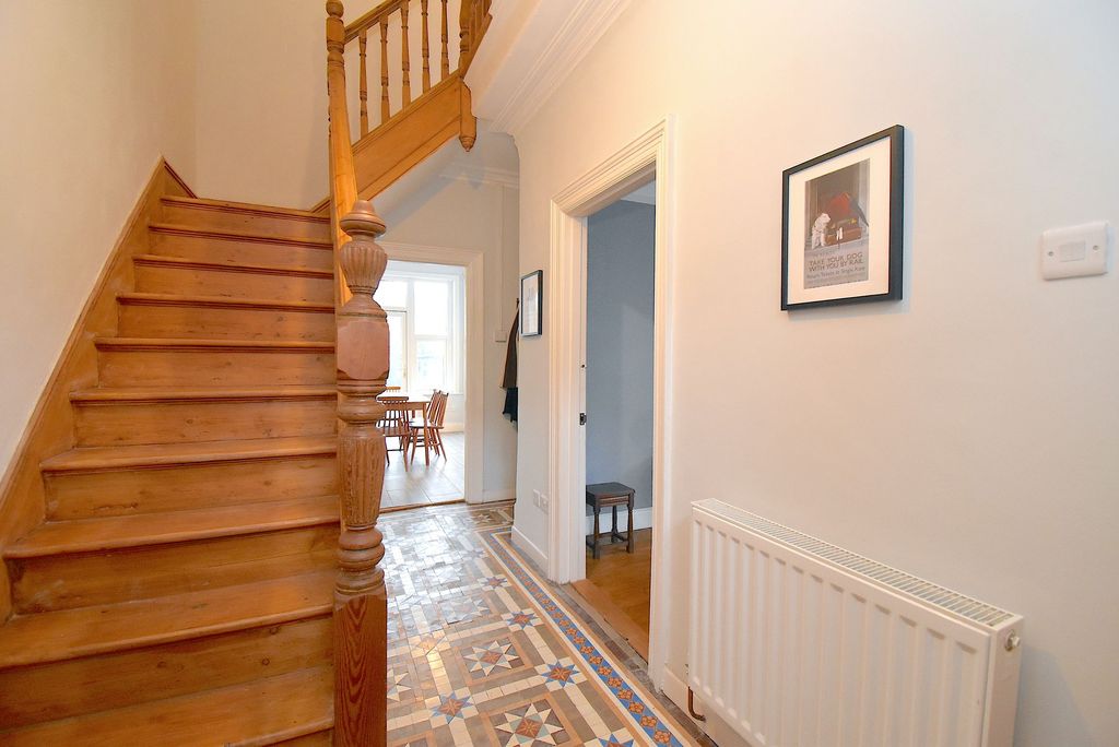 Property photo 2 of 33