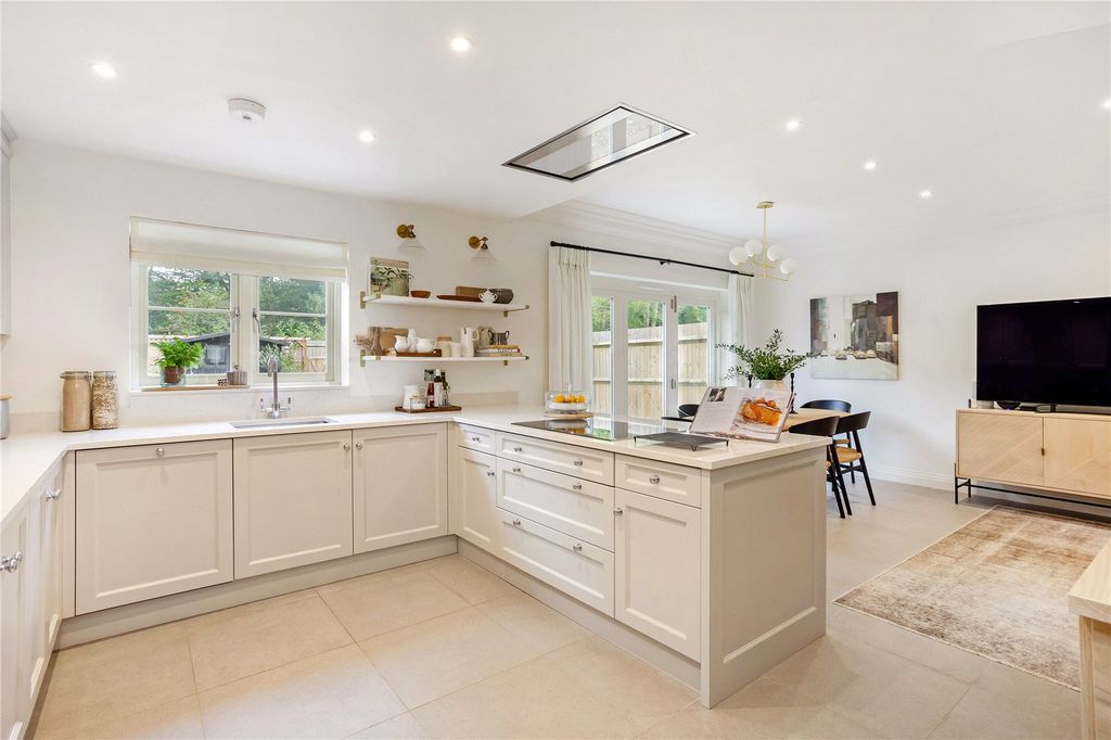 Property photo 2 of 14 Kitchen/Dining