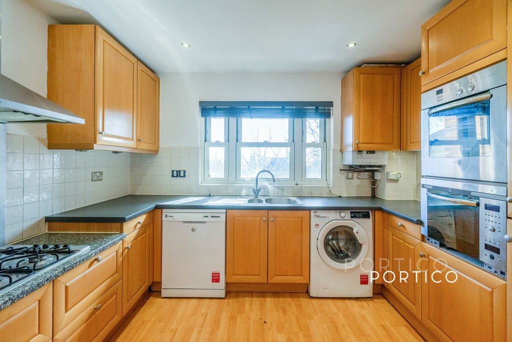 Property photo 2 of 21 Kitchen