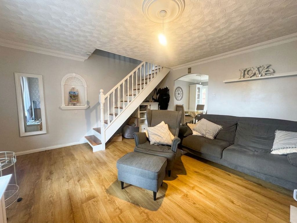 Property photo 2 of 28