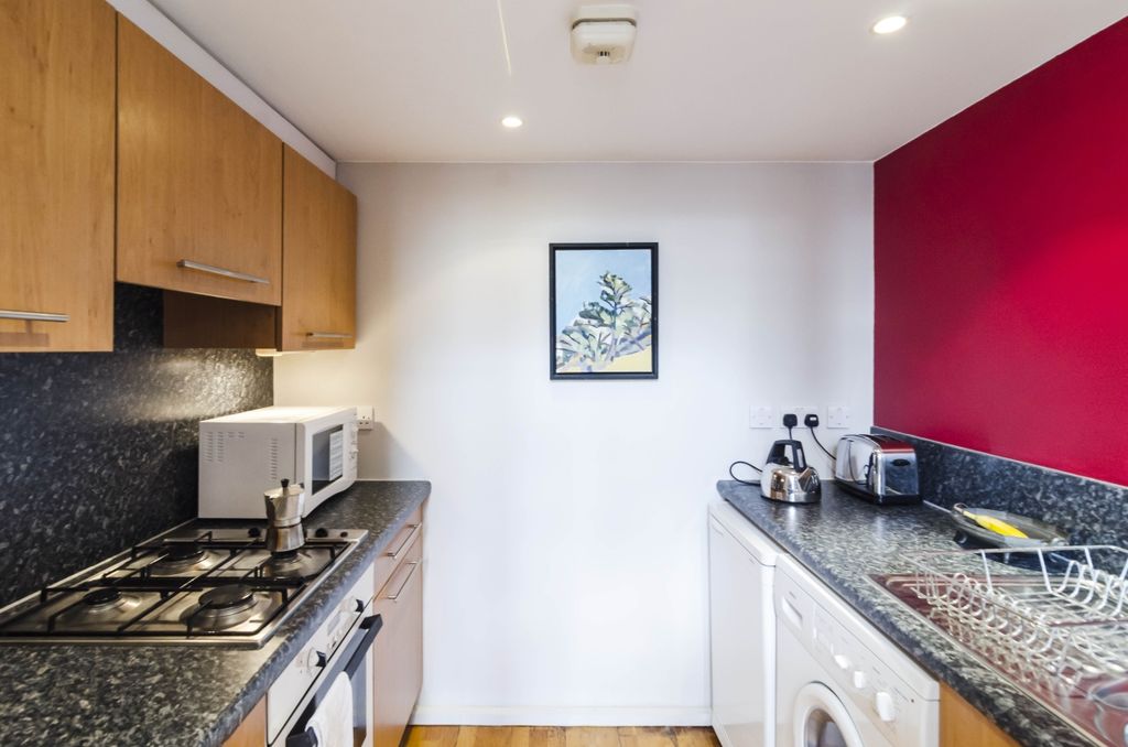 Property photo 3 of 7 Kitchen